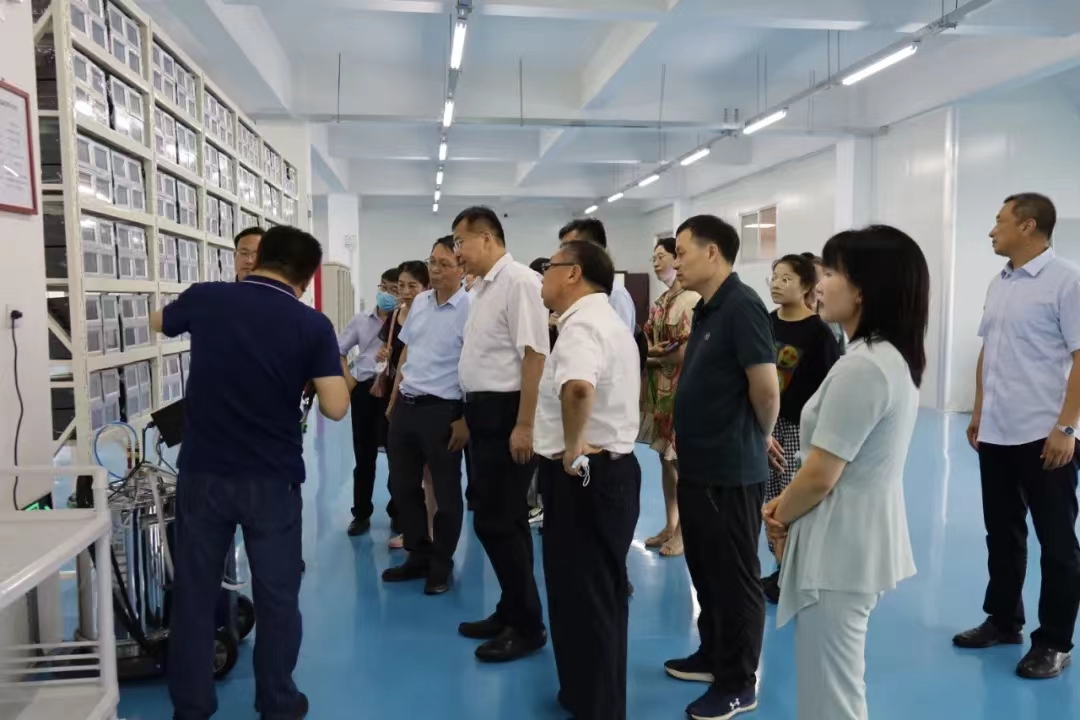 青島市科協(xié)主席帶領(lǐng)青島市級學(xué)會服務(wù)團到萊西考察并到中邦指導(dǎo)工作